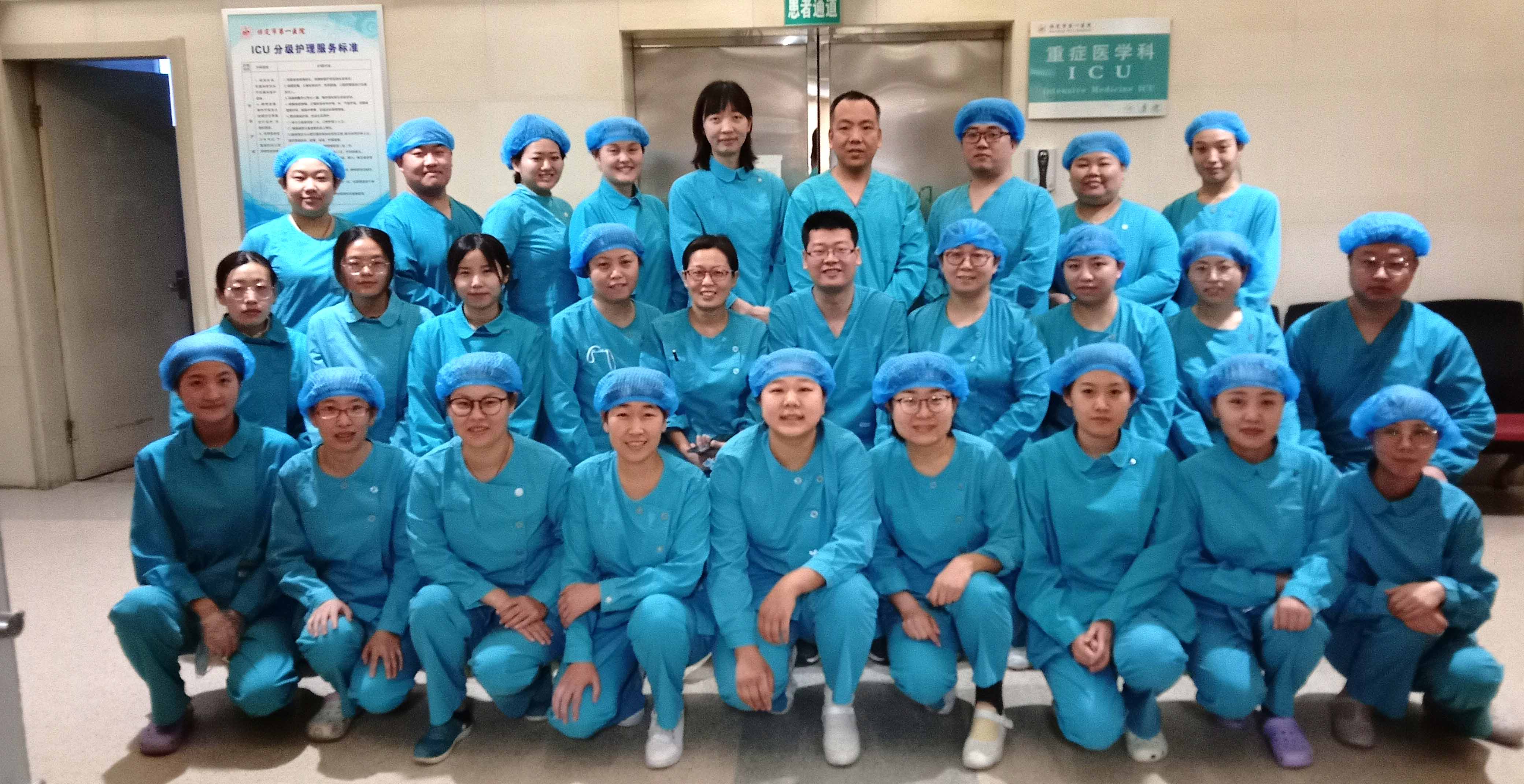 重症医学科合影.JPG